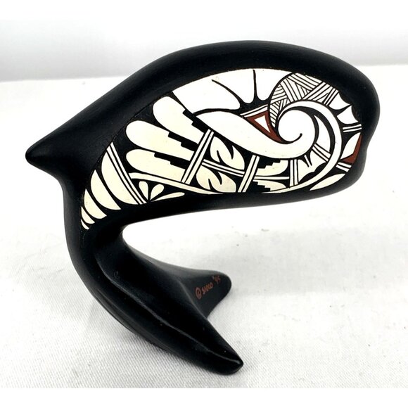 Pacific Northwest Native Whale Figurine Signed Siqco '95 Ceramic 4" Tall - Picture 3 of 6